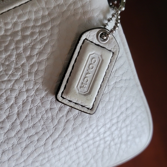 Coach White Pebbled Leather Wristlet Y2K Bag - Picture 6 of 14